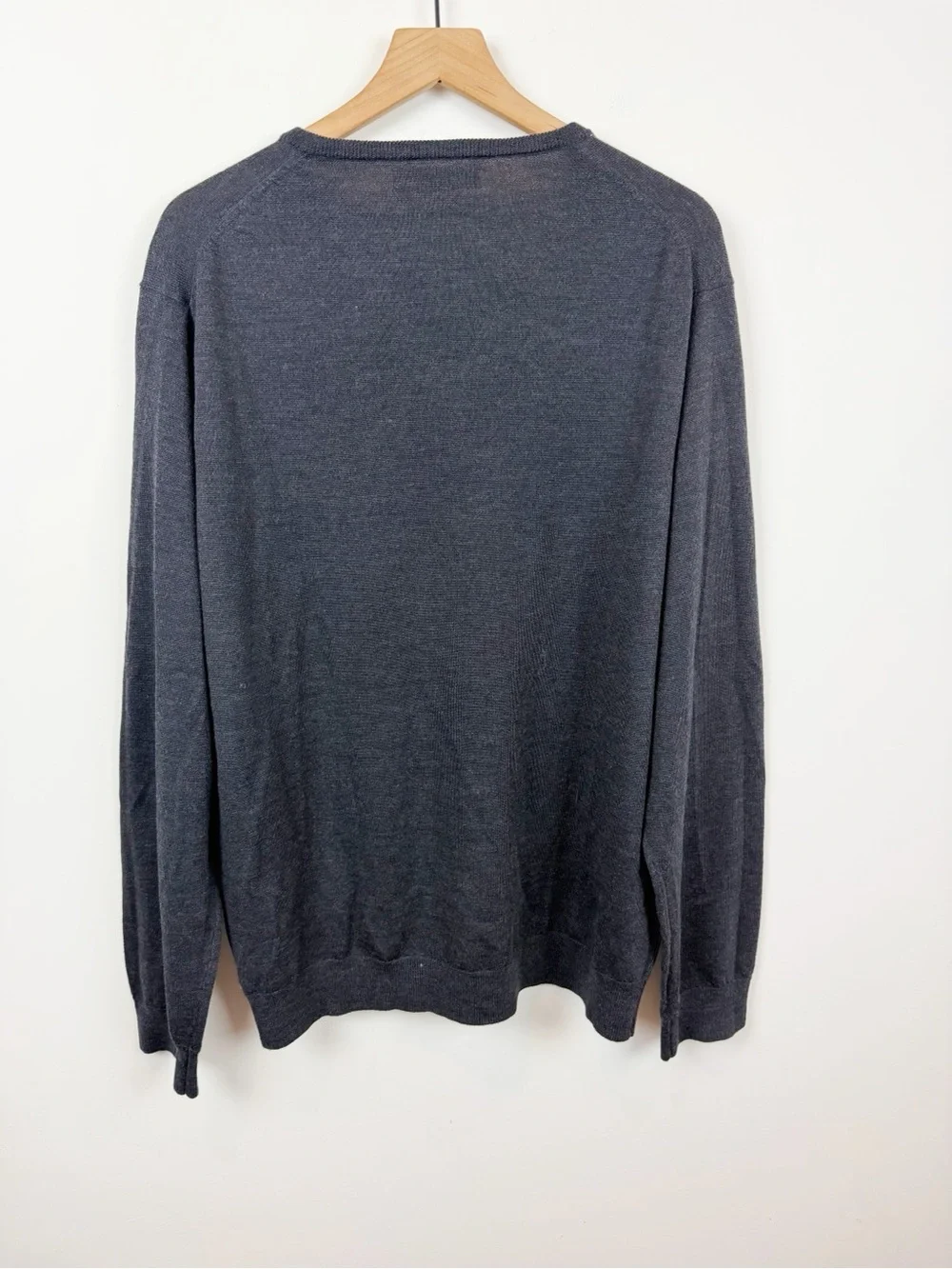 J. Crew Mens V Neck Sweater 100% Merino Wool Charcoal Gray Lightweight Pullover